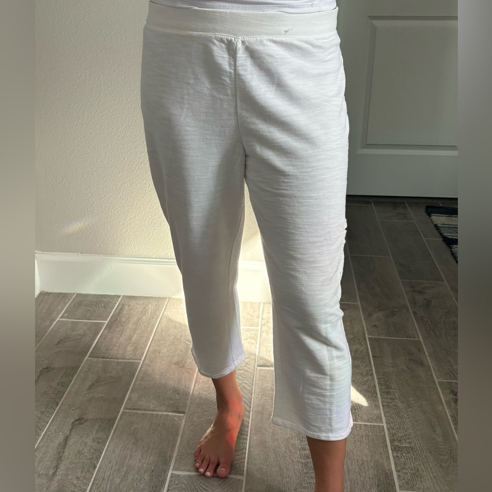 Chico's White Capri Pants Size1 Cotton/Poly Blend